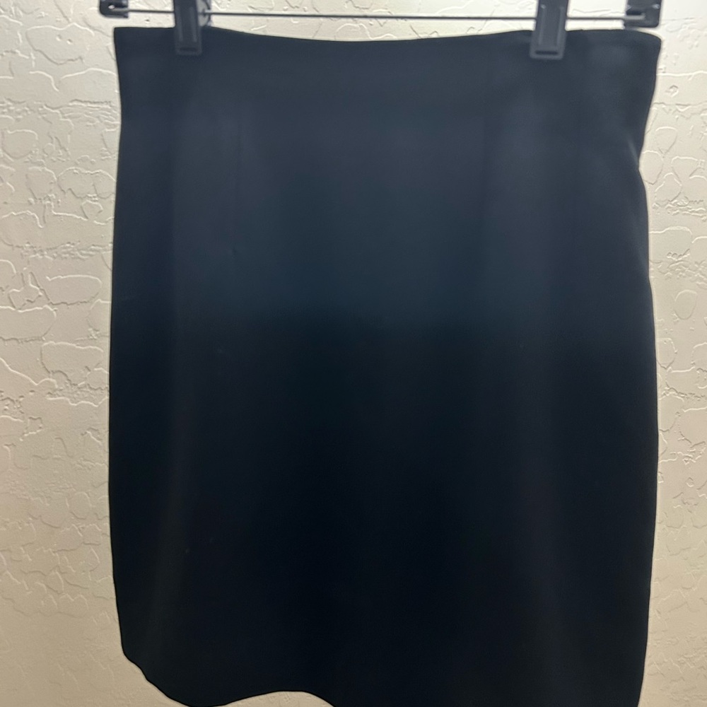 Tahari Classic Black Crepe Mini Skirt